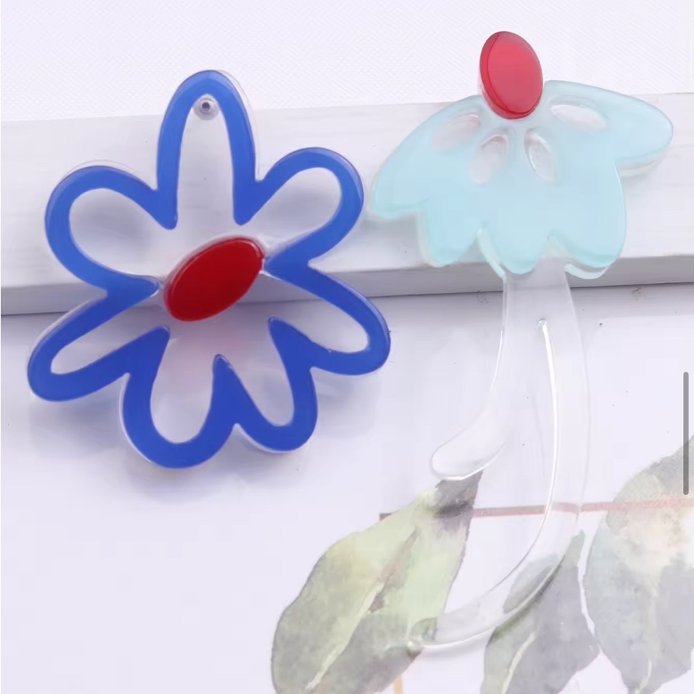 Acrylic Resin Flower Asymmetrical Earrings Art to Wear Blue - Picture 3 of 4